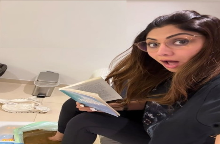 इलेक्ट्रोलिसिस फुट बाथ करती नजर आईं शिल्पा शेट्टी, जानते हैं इसके फायदे!