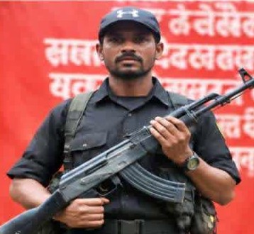 झारखंड में दो दशकों से वांटेड तीन इनामी नक्सलियों ने बंगाल में किया सरेंडर