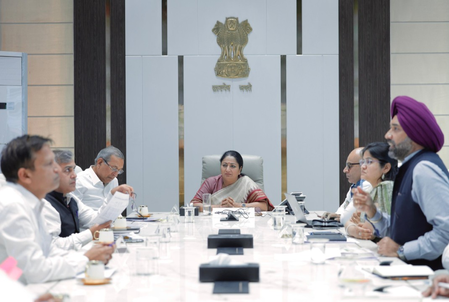 दिल्ली की मुख्यमंत्री रेखा गुप्ता ने 3,786 करोड़ रुपए की विकास परियोजनाओं की समीक्षा की