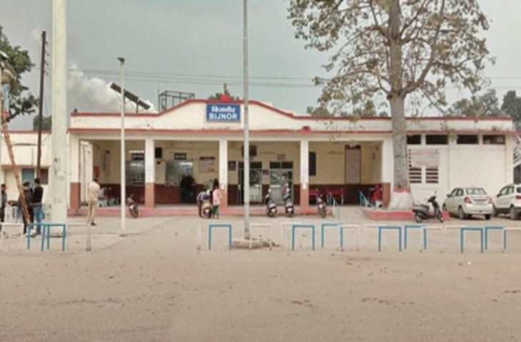 अमृत भारत स्टेशन योजना : उद्घाटन कार्यक्रम से पहले रेलवे डीआरएम ने बिजनौर रेलवे स्टेशन का लिया जायजा