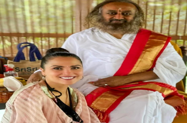लारा दत्ता ने आध्यात्मिक गुरु श्री श्री रविशंकर को दी 70वें जन्मदिन की शुभकामनाएं, की लंबी उम्र की कामना