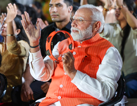 भजन क्लबिंग में जेन-जी के बीच दिखे पीएम मोदी, इंस्टाग्राम पर वीडियो शेयर कर पूछा-क्या आपने पैर थपथपाए?