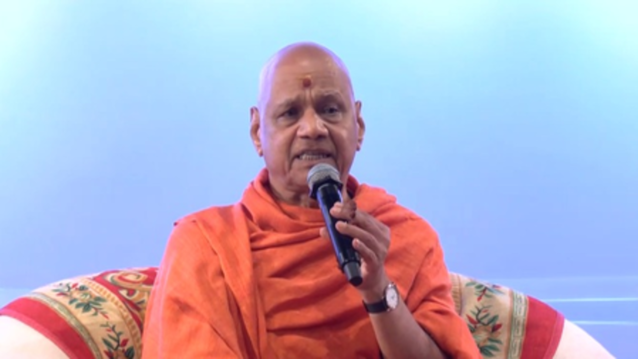 परिवर्तन को स्थायी बनाने के लिए शिक्षा में बदलाव जरूरी : गोविंद देव गिरि महाराज