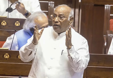 संसद में हो नीट पर विस्तृत चर्चा, फ्लोर लीडर्स की बात सुनकर गृह मंत्री अमित शाह दें जवाब : खड़गे