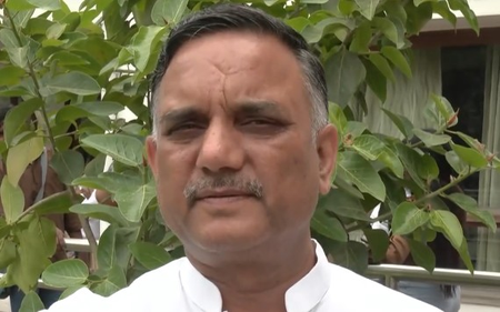 राम मंदिर दान मामले में सपा प्रवक्ता उदयवीर सिंह ने सरकार को घेरा, ट्रस्ट भंग करने की उठाई मांग