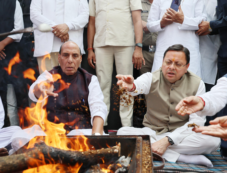 उत्तराखंड: रक्षा मंत्री राजनाथ सिंह, सीएम धामी ने जसपाल राणा को श्रद्धांजलि दी