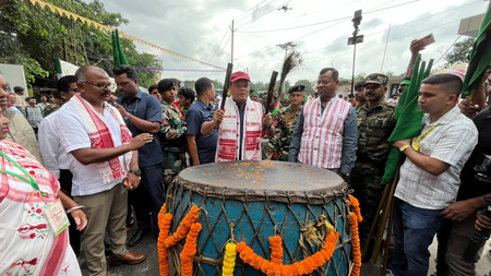 रांची में आदिवासी महोत्सव का आगाज, 10 हजार कलाकारों ने निकाली शोभायात्रा