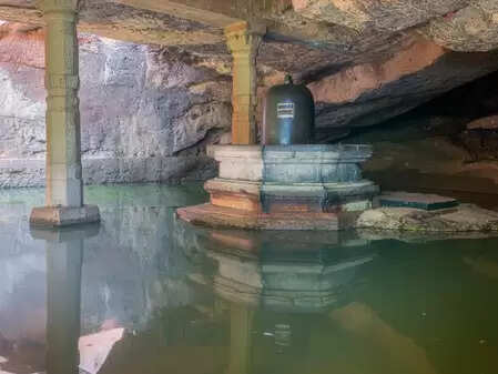 केदारेश्वर गुफा मंदिर : दुनिया के अंत का प्रतीक, यहां कलयुग का आखिरी स्तंभ भी मौजूद