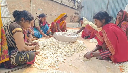पूर्णिया के व्यापारी बोले-पीएम मोदी के प्रोत्साहन से युवा मखाना की खेती और व्यापार से जुड़ रहे