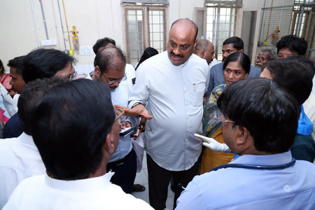 आंध्र प्रदेश : लापता मछुआरों की तलाशी अभियान तेज, 15 जहाज और 4 हेलीकॉप्टर तैनात