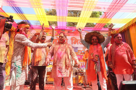 रांची सहित पूरे झारखंड में परंपरागत उत्साह के साथ मनाई जा रही होली