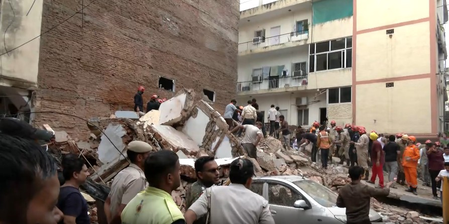 दिल्ली के सत्य निकेतन में इमारत गिरने पर सीएम रेखा ने जताई चिंता, कहा-राहत और बचाव कार्य जारी