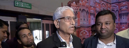 कांग्रेस हमें सौ साल पीछे ले जाने की कोशिश कर रही, एआई समिट में विरोध की प्रदर्शकों ने की आलोचना