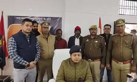 फर्रुखाबाद: चोरी के आरोप में दो लोग गिरफ्तार, तमंचा और कारतूस बरामद