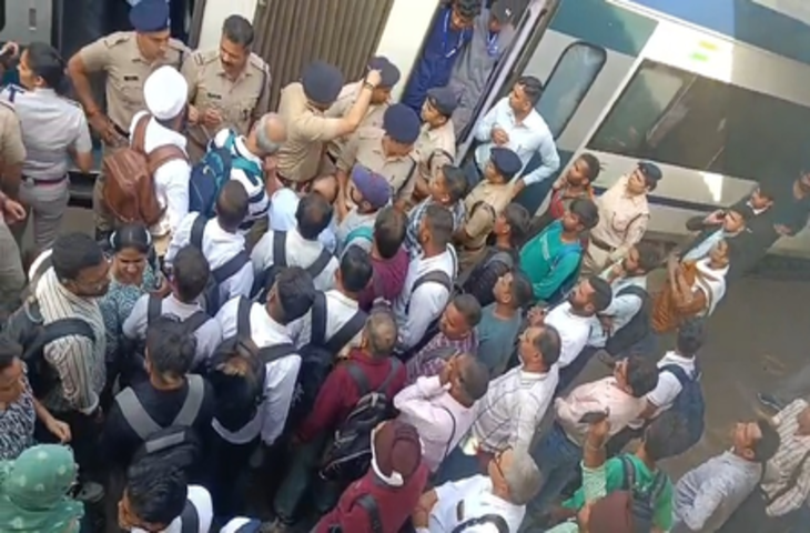 अंबाला कैंट रेलवे स्टेशन पर यात्रियों का हंगामा, रोकी गई वंदे भारत एक्सप्रेस