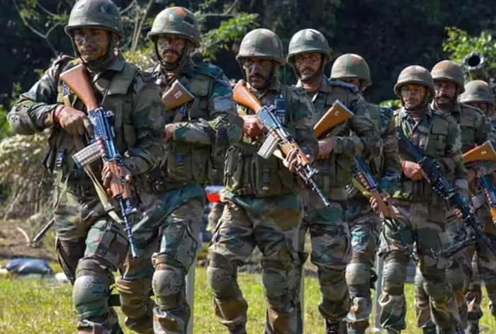 Independence Day 2025: भारतीय सेना की शान बढ़ाते हैं ये क्रिकेटर्स, कोई एयरफोर्स तो कोई आर्मी मैन