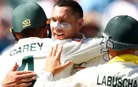 मेलबर्न टेस्ट: पहले दिन गिरे 20 विकेट, इंग्लैंड की पहली पारी 110 रन पर सिमटी