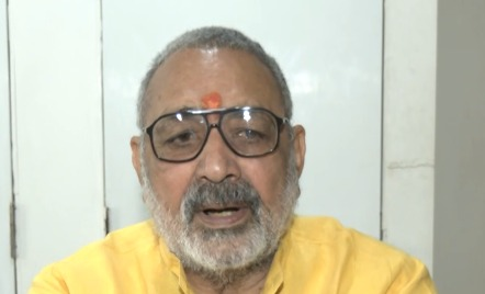 केंद्रीय मंत्री गिरिराज सिंह ने राहुल गांधी और अभिजीत दिपके पर साधा निशाना