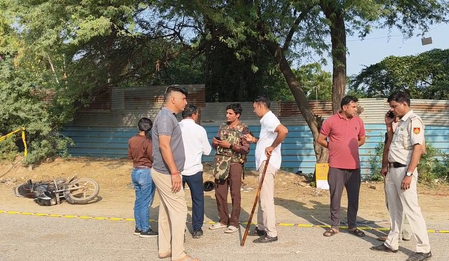 दिल्ली के मैदान गढ़ी में पुलिस मुठभेड़ के दौरान अपराधी गिरफ्तार, कब्जे से दो अवैध हथियार बरामद
