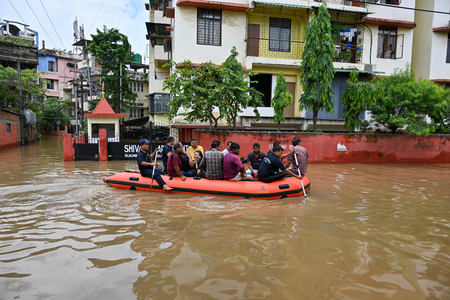 असम में बाढ़ से 10.6 लाख से अधिक लोग प्रभावित, राहत और बचाव कार्य युद्धस्तर पर जारी : सीएम सरमा