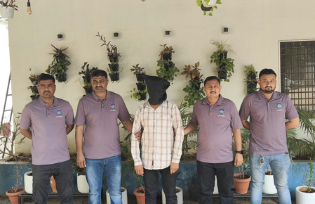 फेसबुक हनीट्रैप के जरिए 24 लाख रुपए की उगाही, गुजरात पुलिस ने आरोपी को दबोचा