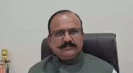 ‘वे ‘गजनी’ हैं, पुरानी बातों को भूल जाते हैं’, फडणवीस पर कांग्रेस नेता हर्षवर्धन सपकाल का तंज