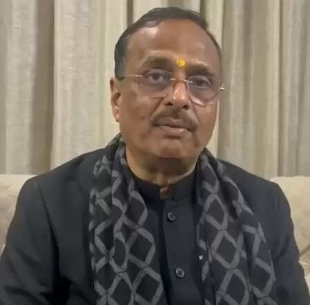 कांग्रेस को एक परिवार के अलावा दूसरा नेतृत्वकर्ता दिखाई नहीं देता: सांसद दिनेश शर्मा