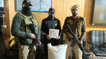 जम्मू-कश्मीर: अनंतनाग पुलिस ने पांच ड्रग तस्करों को पकड़ा, 5.9 किलो से अधिक नशीला पदार्थ बरामद