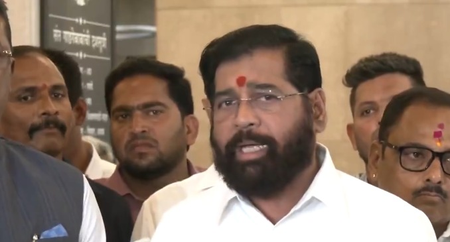 खड़गे के बयान पर एकनाथ शिंदे का हमला, बोले- गलत हैं तो उन्हें कांग्रेस से निष्कासित करें