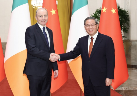 चीनी प्रधानमंत्री ली छ्यांग ने आयरिश प्रधानमंत्री से वार्ता की