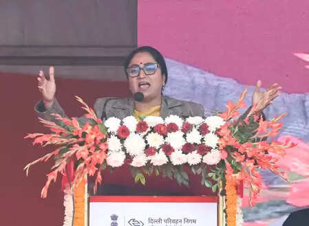 वाहनों की संख्या घटाने की दिशा में दिल्ली सरकार का ठोस रोडमैप: सीएम रेखा गुप्ता