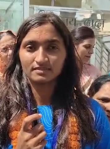 'कोरिया के 44 वर्षों के दबदबे को खत्म करके अच्छा लगा', गोल्ड जीतकर लौटीं कीर्ति शर्मा का घर पहुंचने पर स्वागत