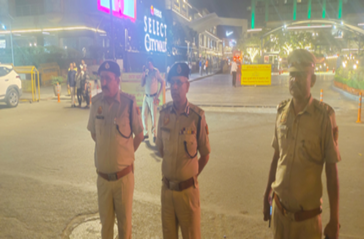 साउथ दिल्ली में पुलिस की मुस्तैदी, साकेत मॉल के बाहर सघन चेकिंग