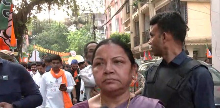 बंगाल चुनाव: सुवेंदु अधिकारी के कैंपेन में अर्चना मजूमदार ने लिया हिस्सा, बोलीं- लोग भाजपा को वोट देंगे