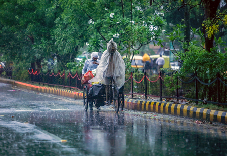 दिल्ली-एनसीआर में झमाझम बारिश, आईएमडी ने जारी किया ऑरेंज अलर्ट