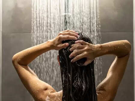 सिर्फ सफाई नहीं, आयुर्वेद में स्नान के बताए गए हैं कई फायदे, बस जान लें ये तीन स्टेप्स