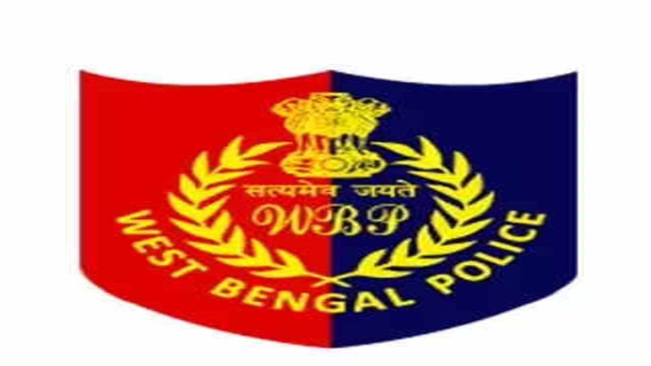 मुर्शिदाबाद में टीएमसी नेता के घर पुलिस की छापेमारी, हथियारों का जखीरा बरामद