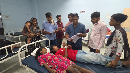बिहार: गोपालगंज में फूड प्वाइजनिंग से 10 बच्चों समेत 12 लोग बीमार, फेंसा खाने के बाद बिगड़ी तबीयत