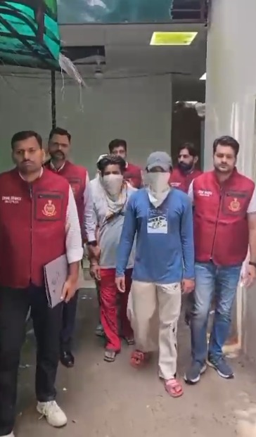 दिल्ली : क्राइम ब्रांच ने प्रतिबंधित चीनी मांझे को ले जा रहे तीन को किया गिरफ्तार, एक कार जब्त
