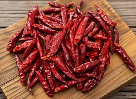 जोड़ों के दर्द से राहत पाने के लिए इस्तेमाल कर सकते हैं गुंटूर मिर्च, वात दोष भी होगा कम