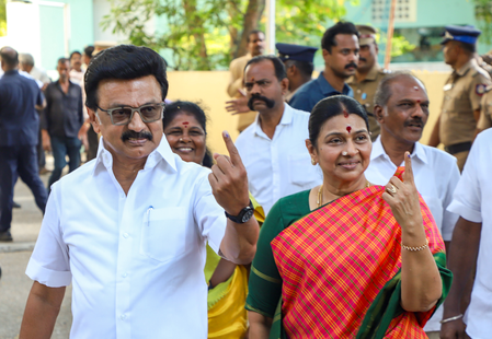 तमिलनाडु एग्जिट पोल : डीएमके की वापसी के संकेत, एआईडीएमके को झटका, विजय को क्या मिला?