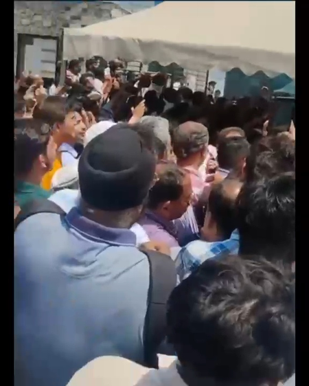 नोएडा : तकनीकी खराबी के कारण कुछ केंद्रों पर देर से शुरू हुई सीयूईटी (यूजी) 2026 परीक्षा, छात्रों को दिया अतिरिक्त समय