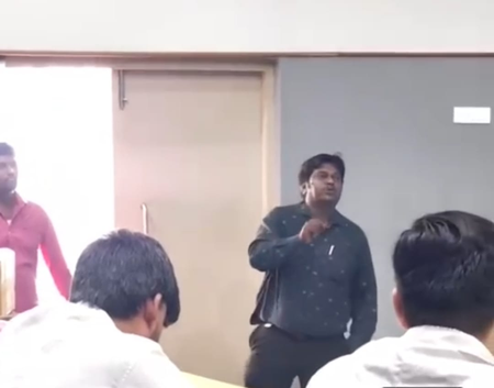 कर्नाटक: क्लासरूम में प्रपोज करने वाले प्रोफेसर को नौकरी से निकाला, गृहमंत्री बोले-मेरा नाम घसीटना गलत