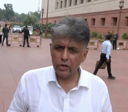 विपक्षी सांसदों ने की मांग, सरकार नीट, शिक्षा व्यवस्था सहित बुनियादी मुद्दों पर करे चर्चा