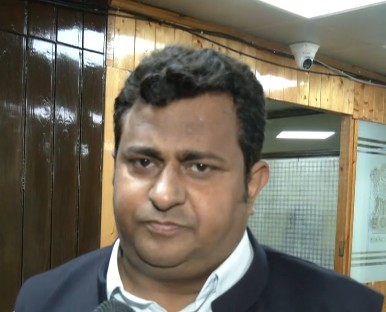 स्टेटहुड बहाली की मांग पर जम्मू कश्मीर विधानसभा में टकराव,  मार्शलों ने 4  विधायकों को सदन से निकाला