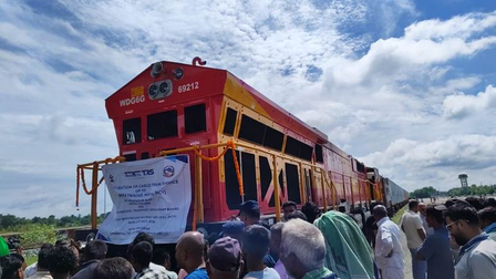 भारत की पहली सीधी वाणिज्यिक कंटेनर मालगाड़ी नेपाल पहुंची, सीमा पार व्यापार और संपर्क के क्षेत्र में नए अध्याय की शुरुआत