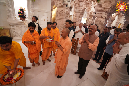 अयोध्या दौरे पर यूपी के सीएम योगी आदित्यनाथ ने राम मंदिर ट्रस्ट के सीईओ से मुलाकात की
