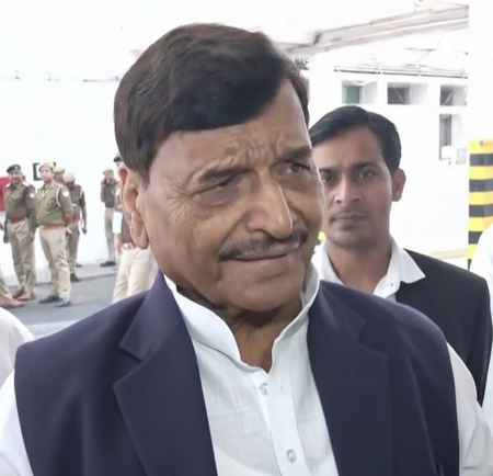 यूपी में रमजान पर लाउडस्पीकर की अनुमति न देने के फैसले को सपा ने बताया गलत, शंकराचार्य विवाद पर उठाए सवाल