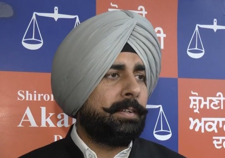 दुष्कर्म के आरोपी के साथ सुखबीर की तस्वीर पर सियासत गरमाई, एसएडी प्रवक्ता ने 'आप' सरकार पर लगाए गंभीर आरोप