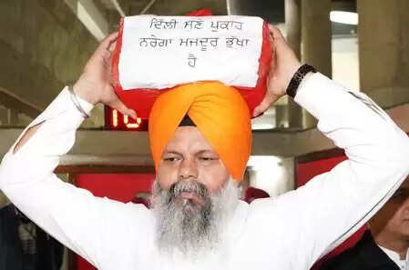 गरीबों को उनकी आजीविका के अधिकार से वंचित कर रही सरकार : हरपाल चीमा